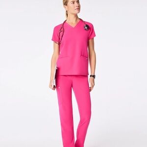 Figs *SET* Shocking Pink Scrubs 2 Pocket & Joggers Style